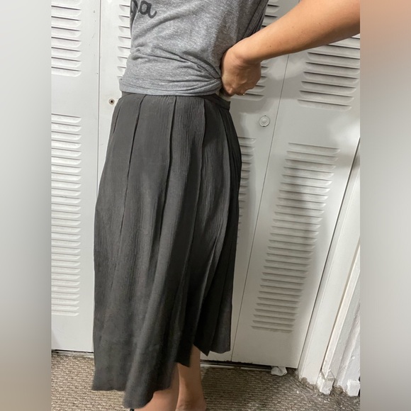 J CREW WOMEN'S GRAY SILK TABLET MIDI SKIRT SIZE 6 - Picture 9 of 15